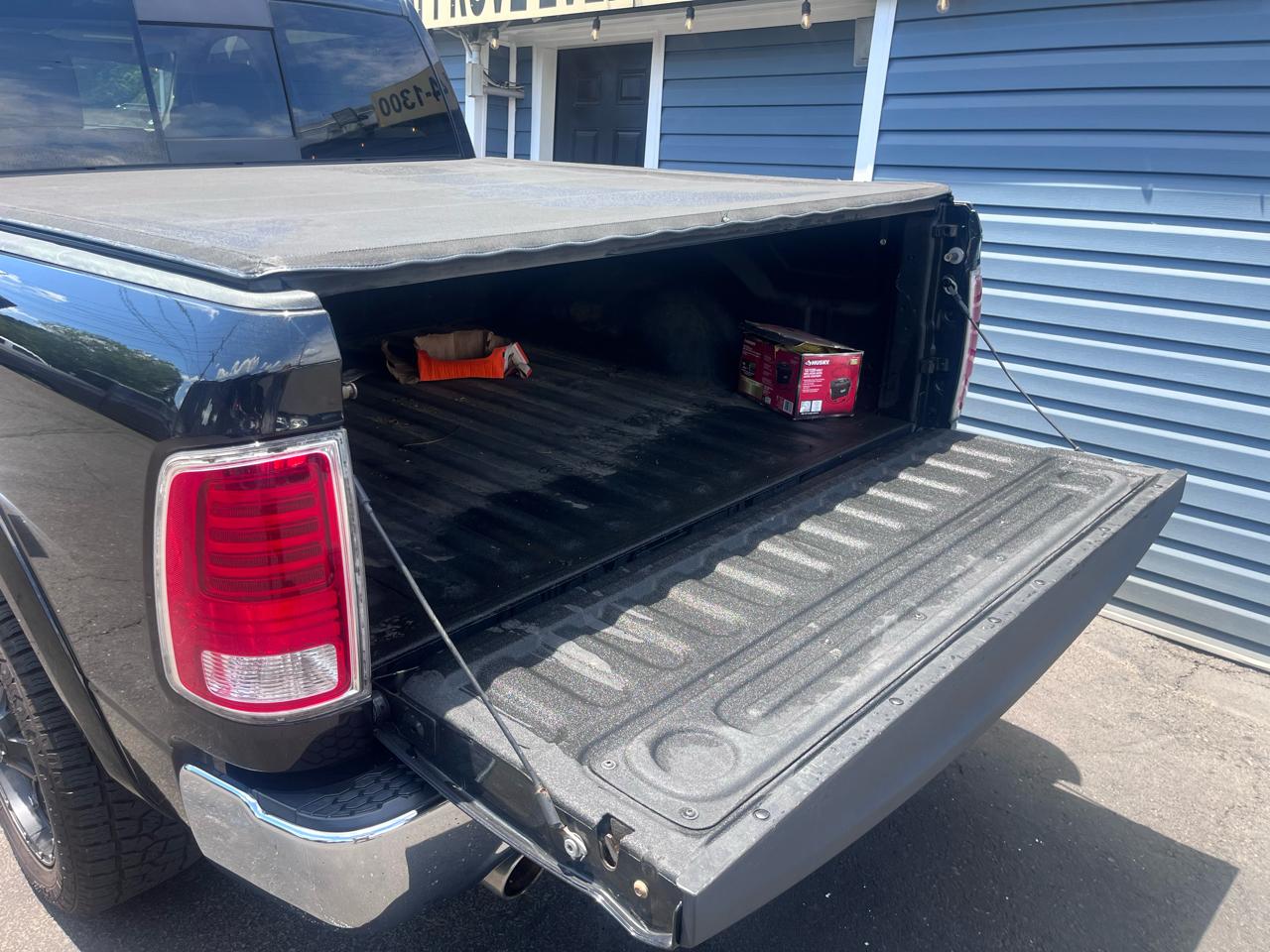 RAM 1500 Laramie 4x4 Crew Cab 5'7" Box 2018