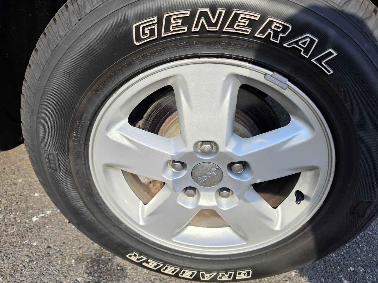 Jeep Grand Cherokee 4WD 4dr Laredo 2012