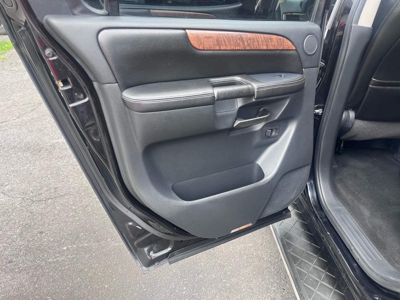Nissan Armada 4WD 4dr Platinum 2013