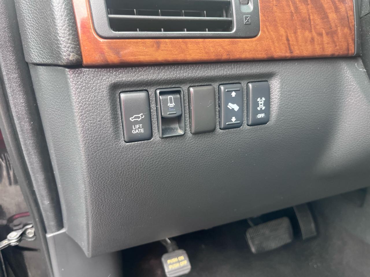 Nissan Armada 4WD 4dr Platinum 2013