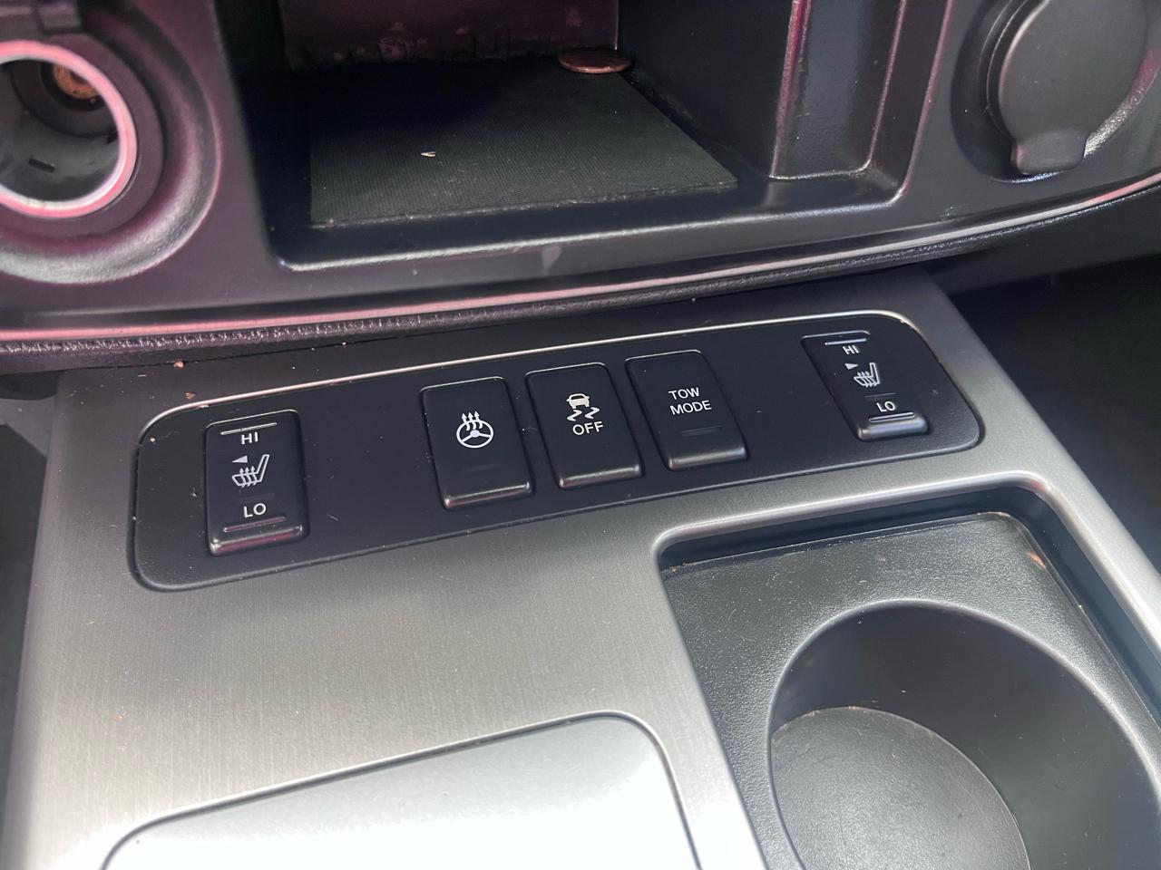 Nissan Armada 4WD 4dr Platinum 2013
