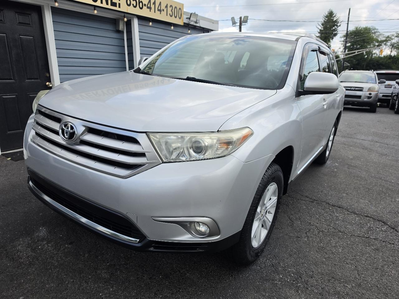 Toyota Highlander 4WD 4dr V6 (Natl) 2013