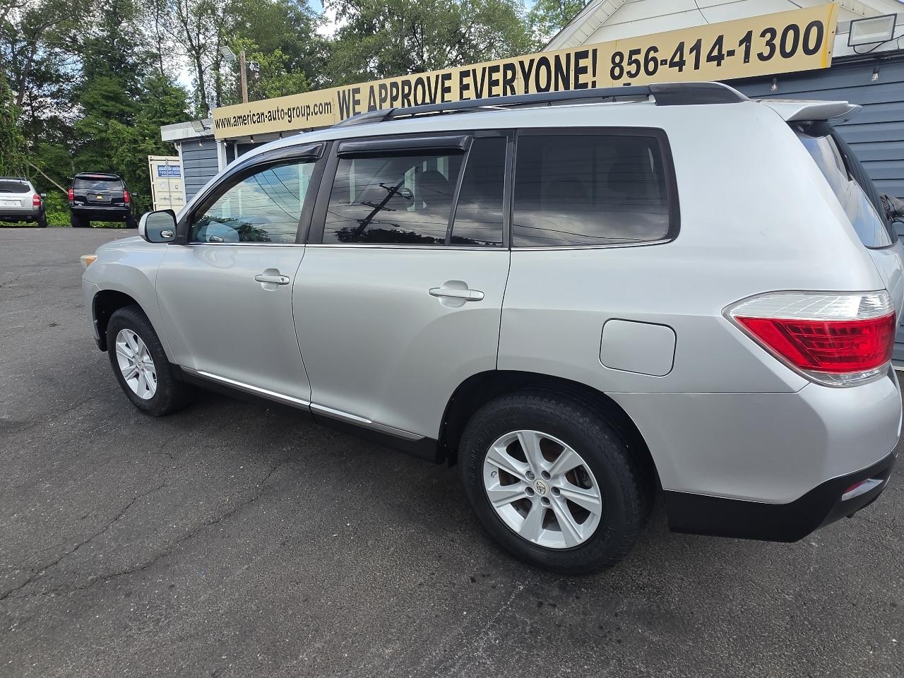 Toyota Highlander 4WD 4dr V6 (Natl) 2013