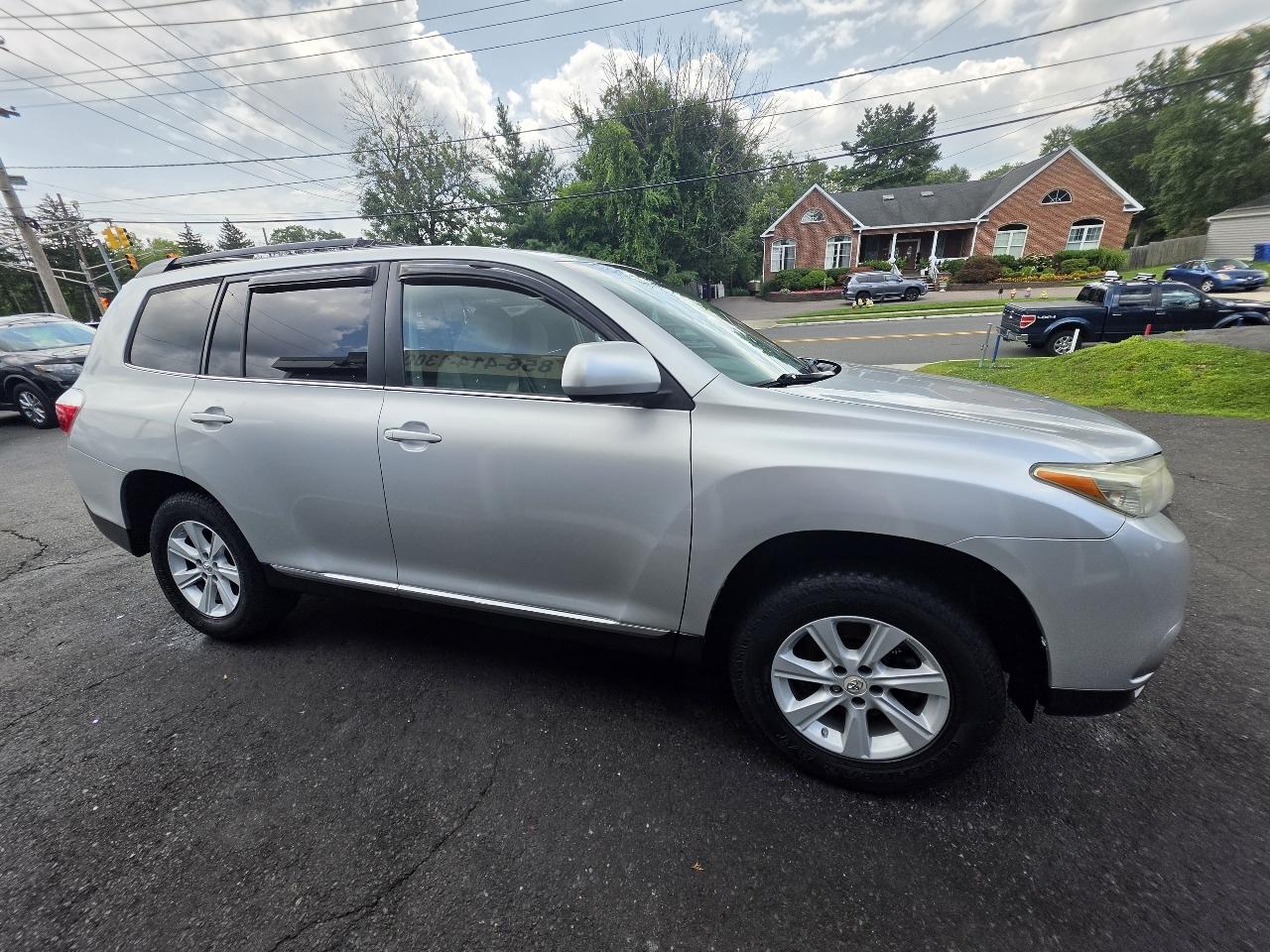 Toyota Highlander 4WD 4dr V6 (Natl) 2013
