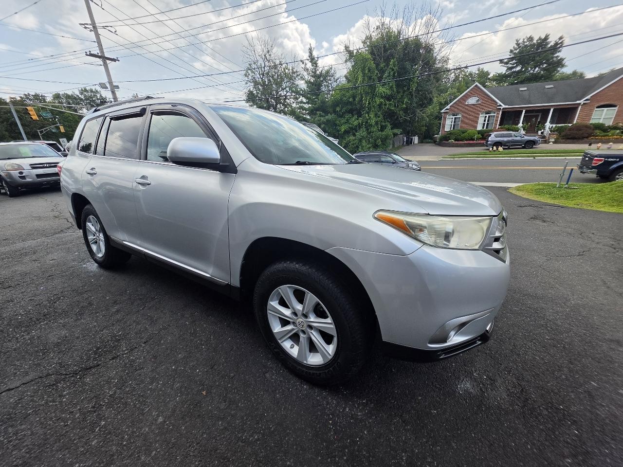 Toyota Highlander 4WD 4dr V6 (Natl) 2013