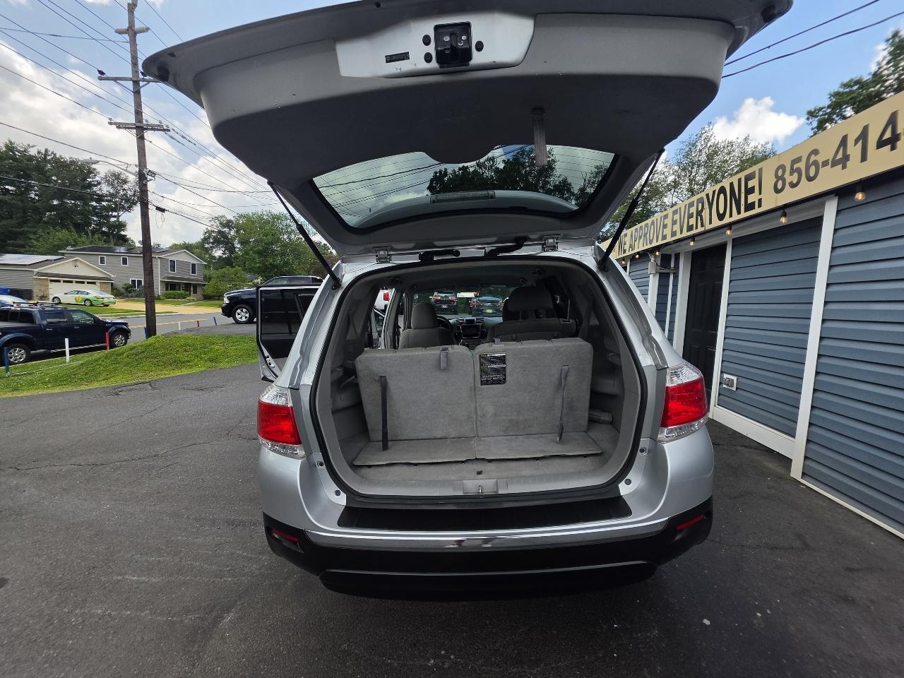 Toyota Highlander 4WD 4dr V6 (Natl) 2013
