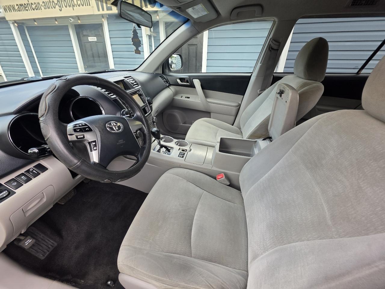 Toyota Highlander 4WD 4dr V6 (Natl) 2013