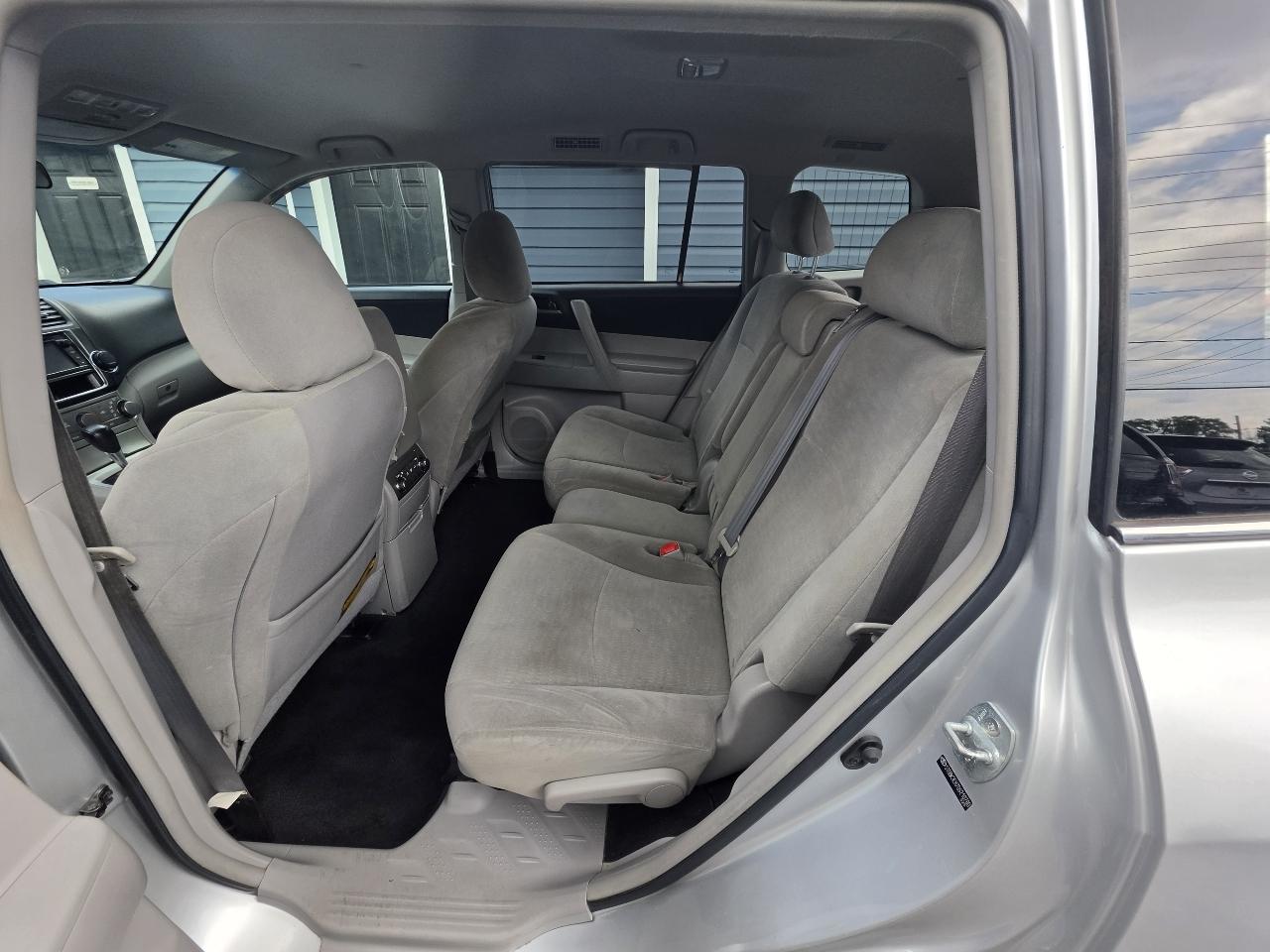 Toyota Highlander 4WD 4dr V6 (Natl) 2013