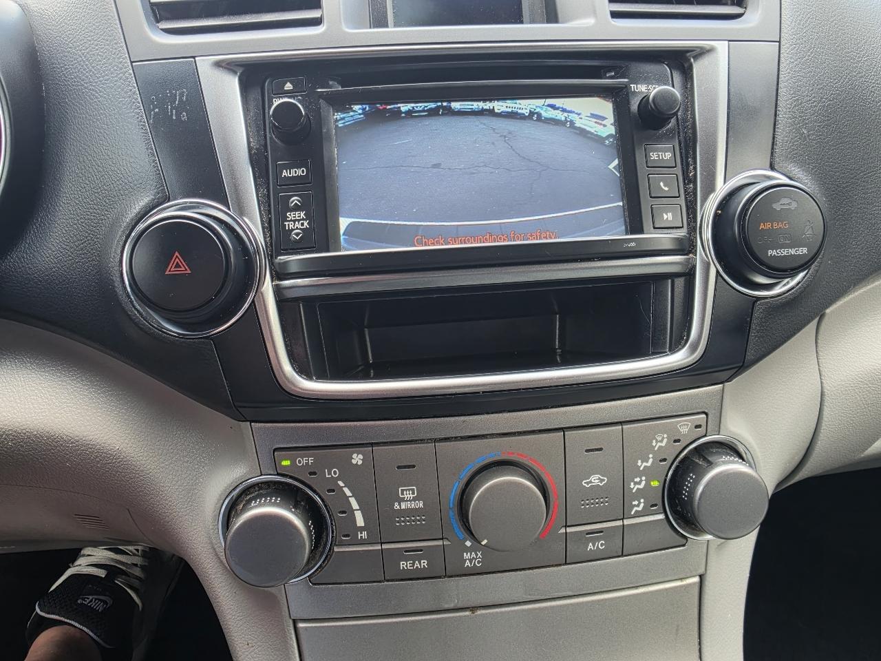 Toyota Highlander 4WD 4dr V6 (Natl) 2013