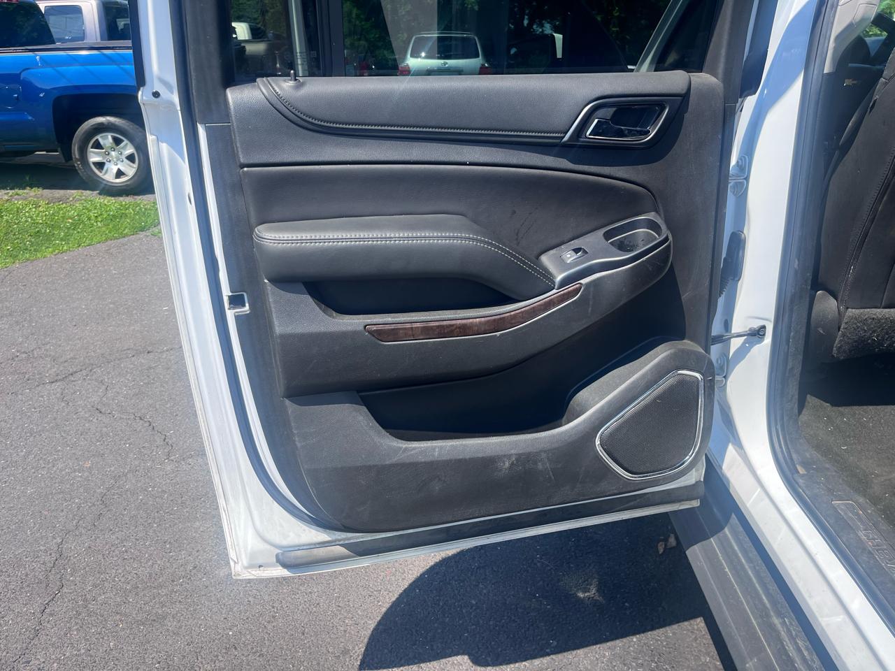 Chevrolet Suburban 4WD 4dr 1500 LT 2018