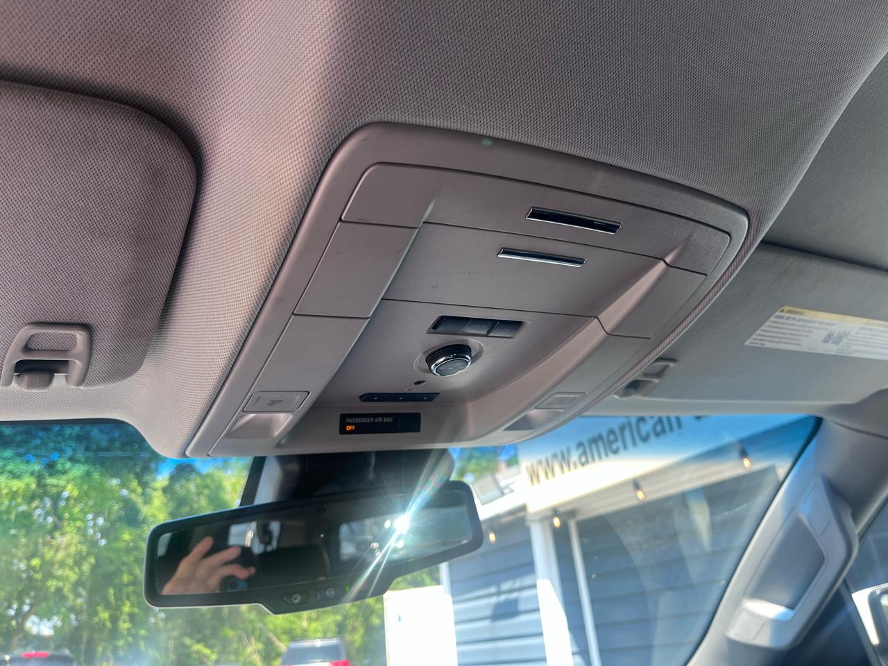 Chevrolet Suburban 4WD 4dr 1500 LT 2018