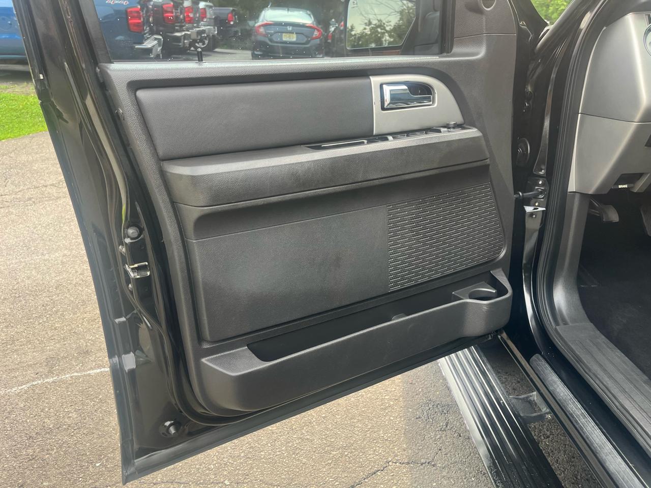 Ford Expedition EL 4WD 4dr Limited 2011