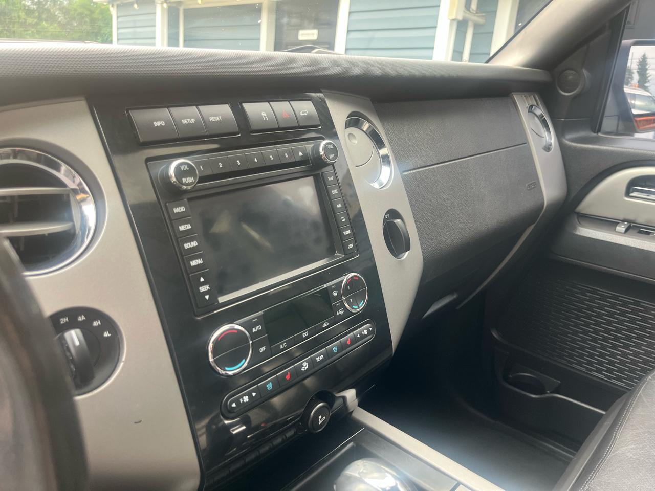 Ford Expedition EL 4WD 4dr Limited 2011