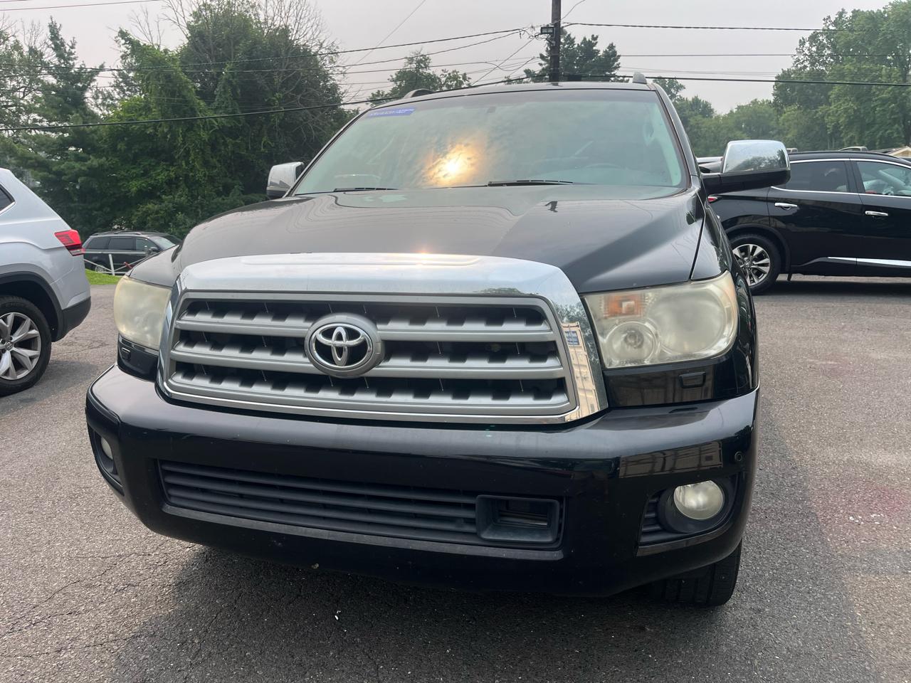 Toyota Sequoia 4WD LV8 6-Spd AT Platinum (Natl) 2011