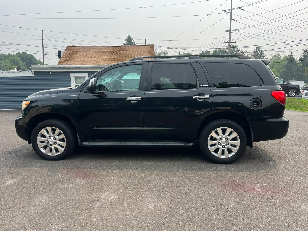 Toyota Sequoia 4WD LV8 6-Spd AT Platinum (Natl) 2011