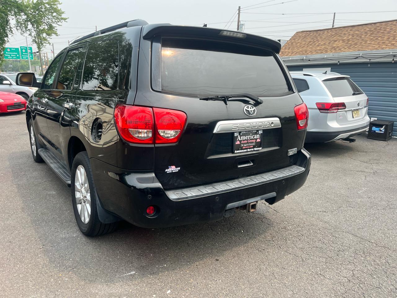 Toyota Sequoia 4WD LV8 6-Spd AT Platinum (Natl) 2011