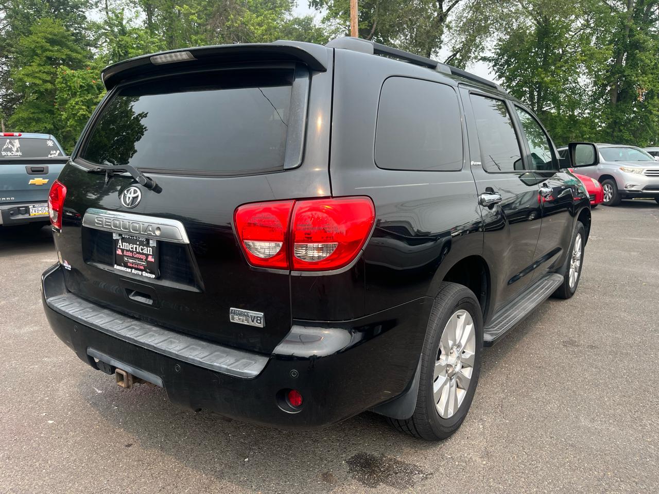 Toyota Sequoia 4WD LV8 6-Spd AT Platinum (Natl) 2011