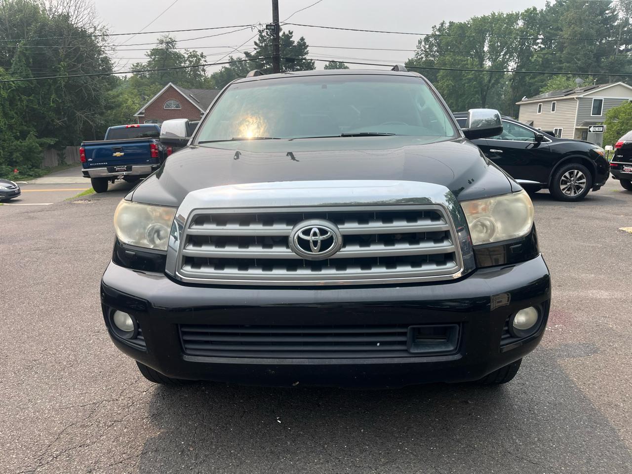Toyota Sequoia 4WD LV8 6-Spd AT Platinum (Natl) 2011