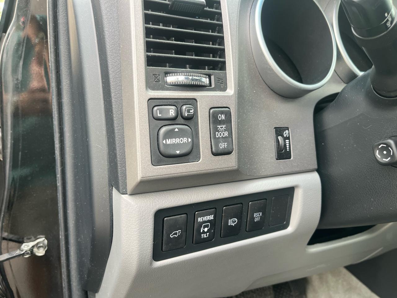 Toyota Sequoia 4WD LV8 6-Spd AT Platinum (Natl) 2011