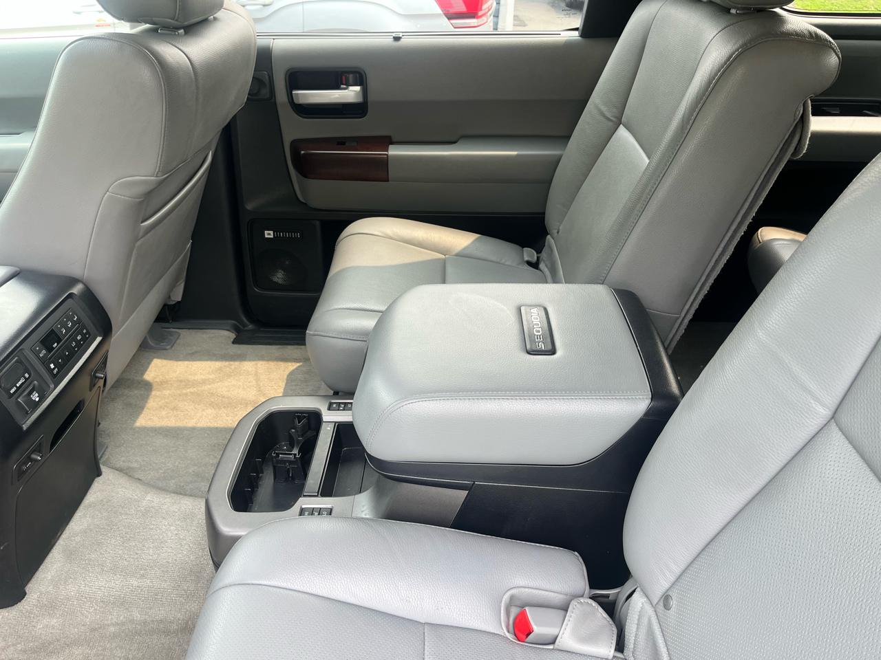 Toyota Sequoia 4WD LV8 6-Spd AT Platinum (Natl) 2011