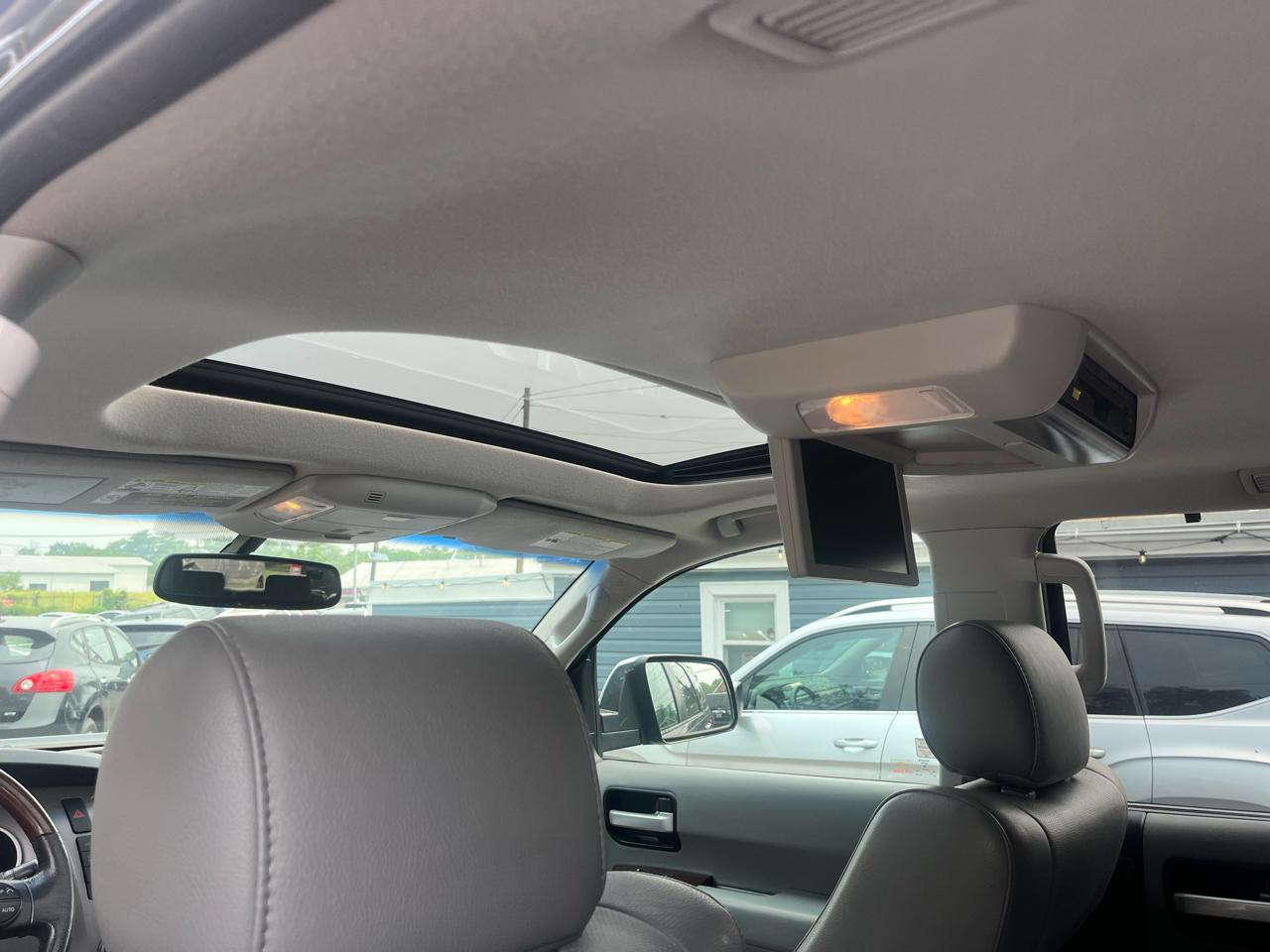 Toyota Sequoia 4WD LV8 6-Spd AT Platinum (Natl) 2011