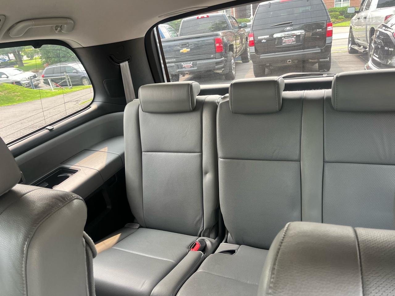 Toyota Sequoia 4WD LV8 6-Spd AT Platinum (Natl) 2011