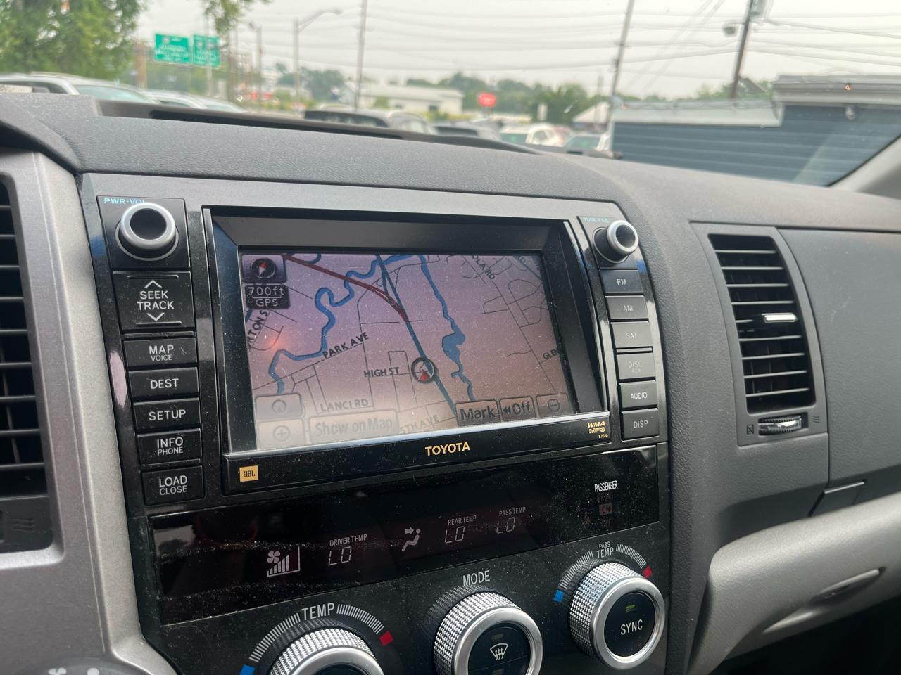 Toyota Sequoia 4WD LV8 6-Spd AT Platinum (Natl) 2011