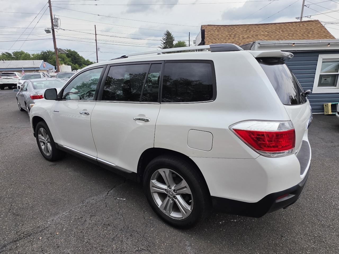 Toyota Highlander 4WD 4dr V6 Limited (Natl) 2013
