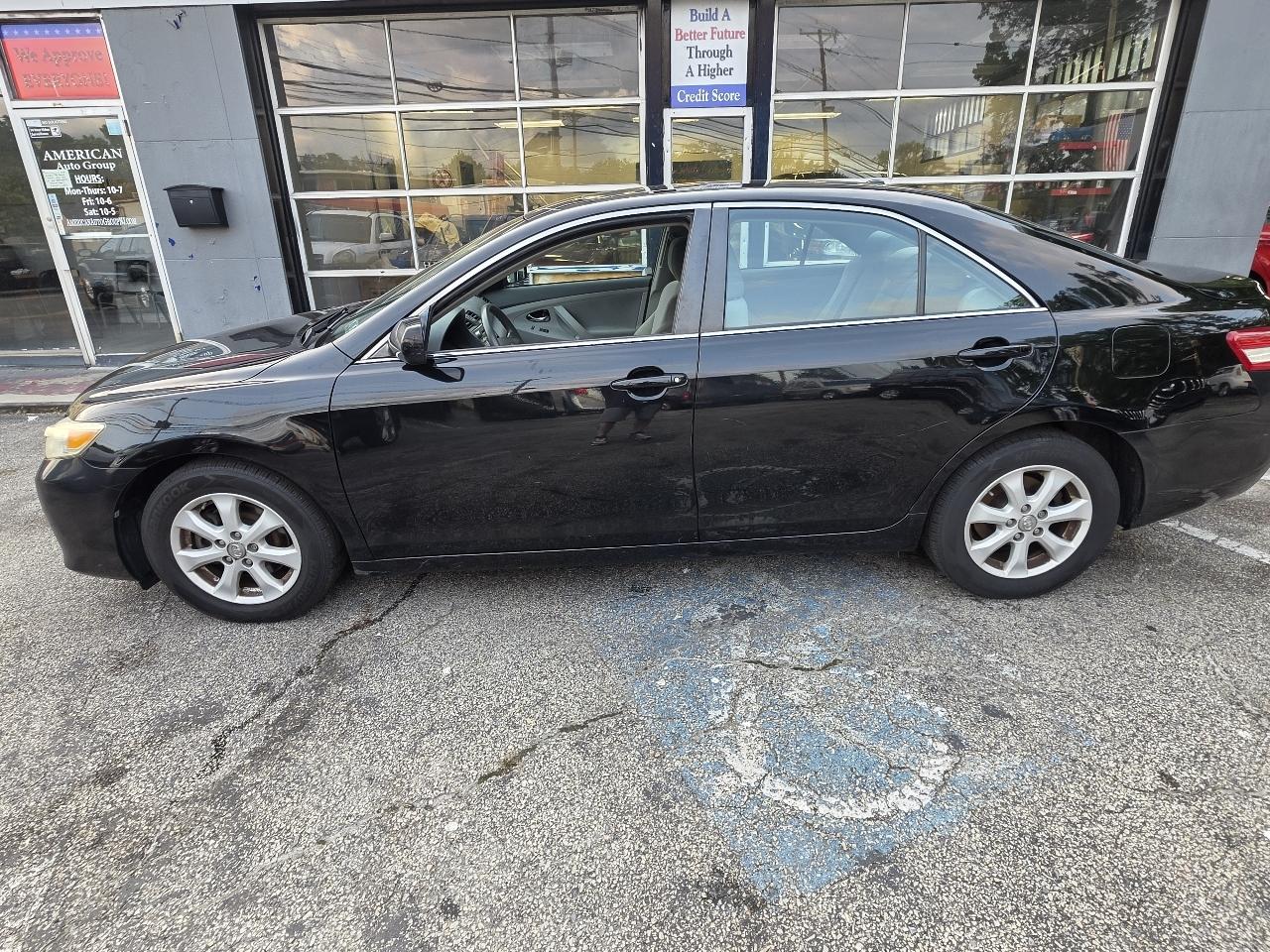 Toyota Camry 4dr Sdn I4 Auto LE (Natl) 2011