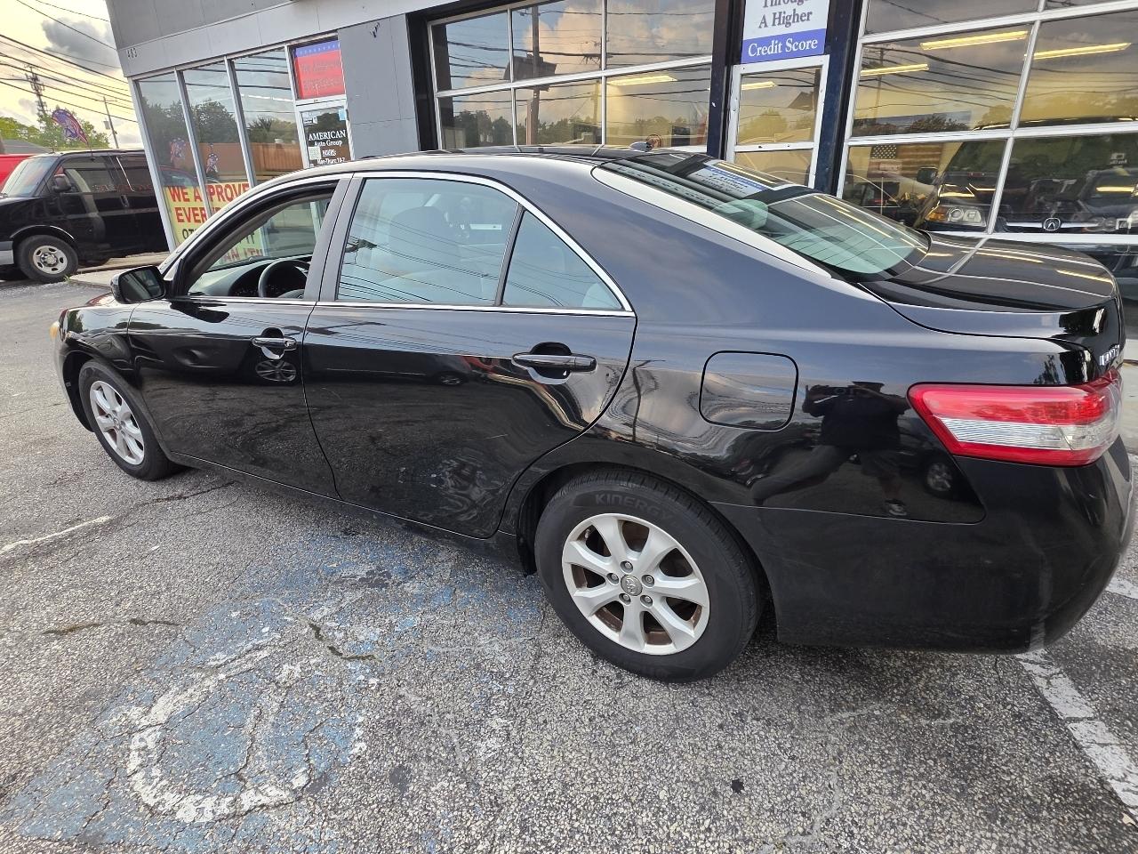 Toyota Camry 4dr Sdn I4 Auto LE (Natl) 2011