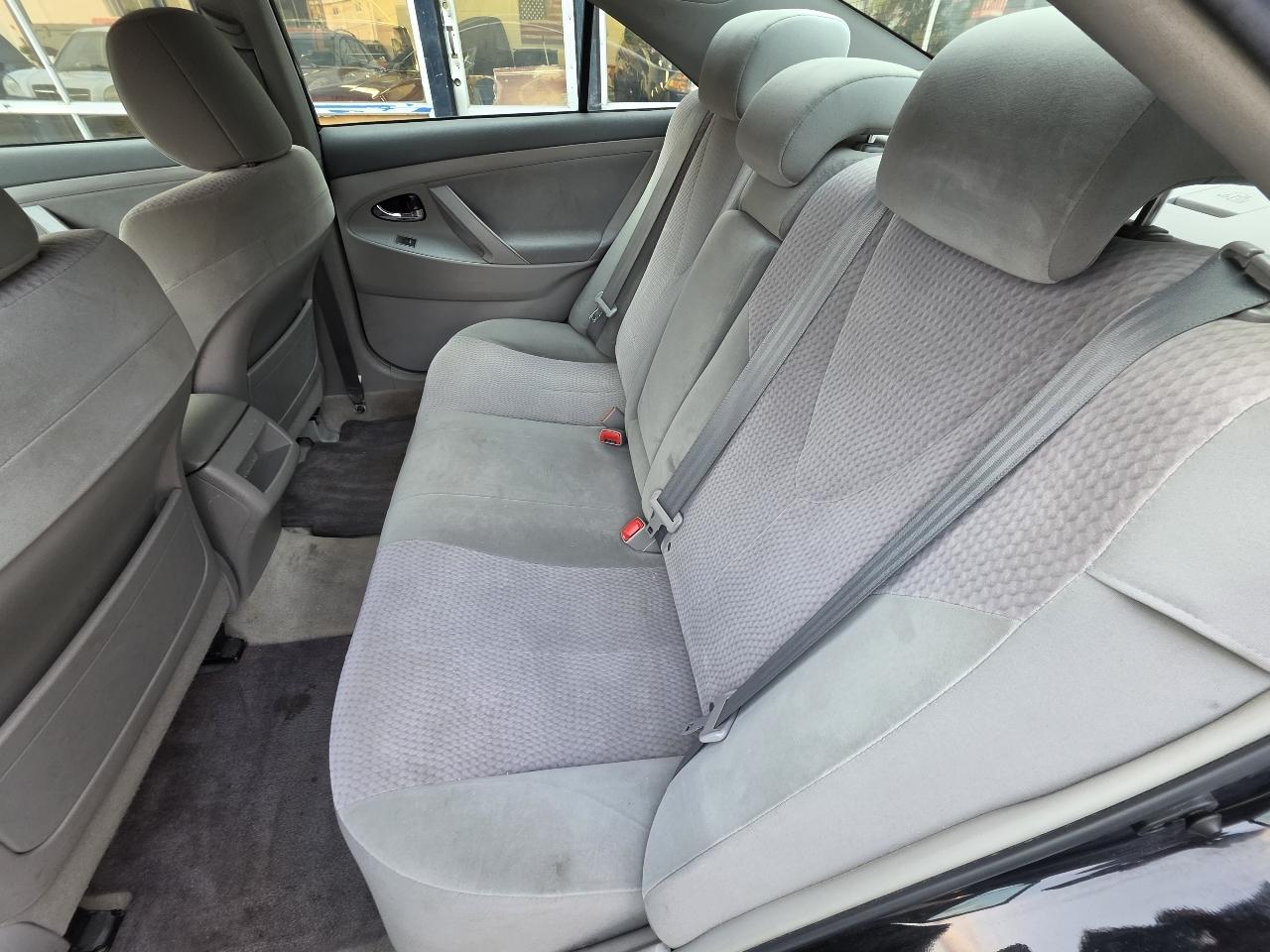 Toyota Camry 4dr Sdn I4 Auto LE (Natl) 2011