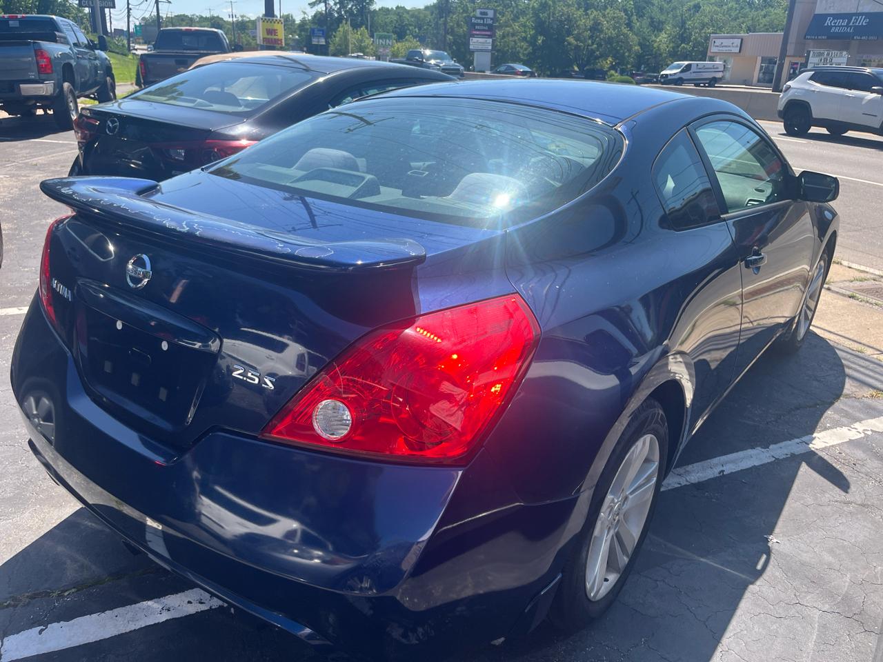 Nissan Altima 2dr Cpe I4 2.5 S 2013