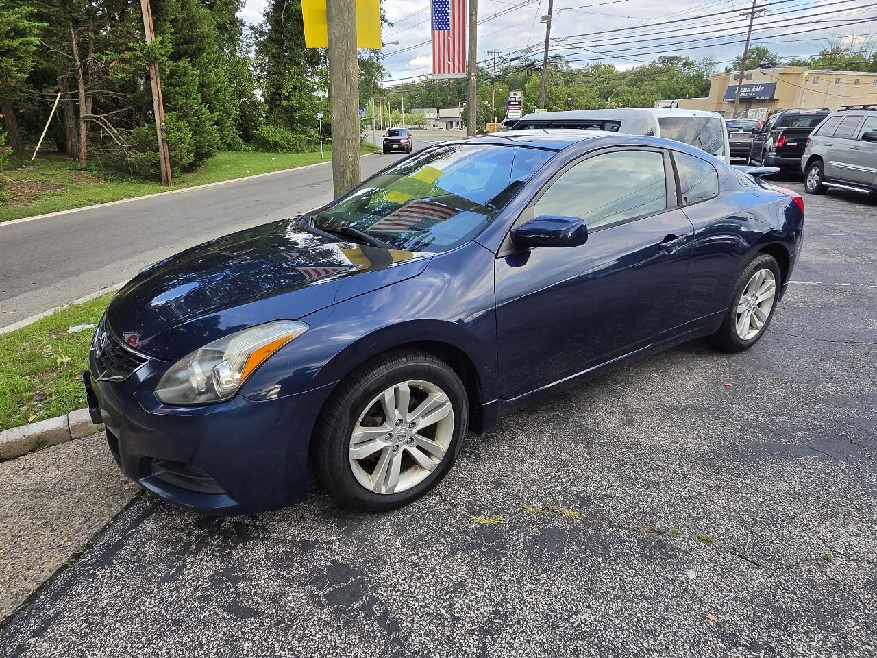 Nissan Altima 2dr Cpe I4 2.5 S 2013