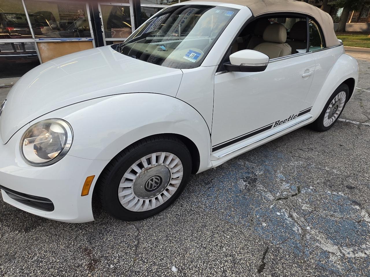 Volkswagen Beetle Convertible 2dr Auto 2.5L PZEV *Ltd Avail* 2014
