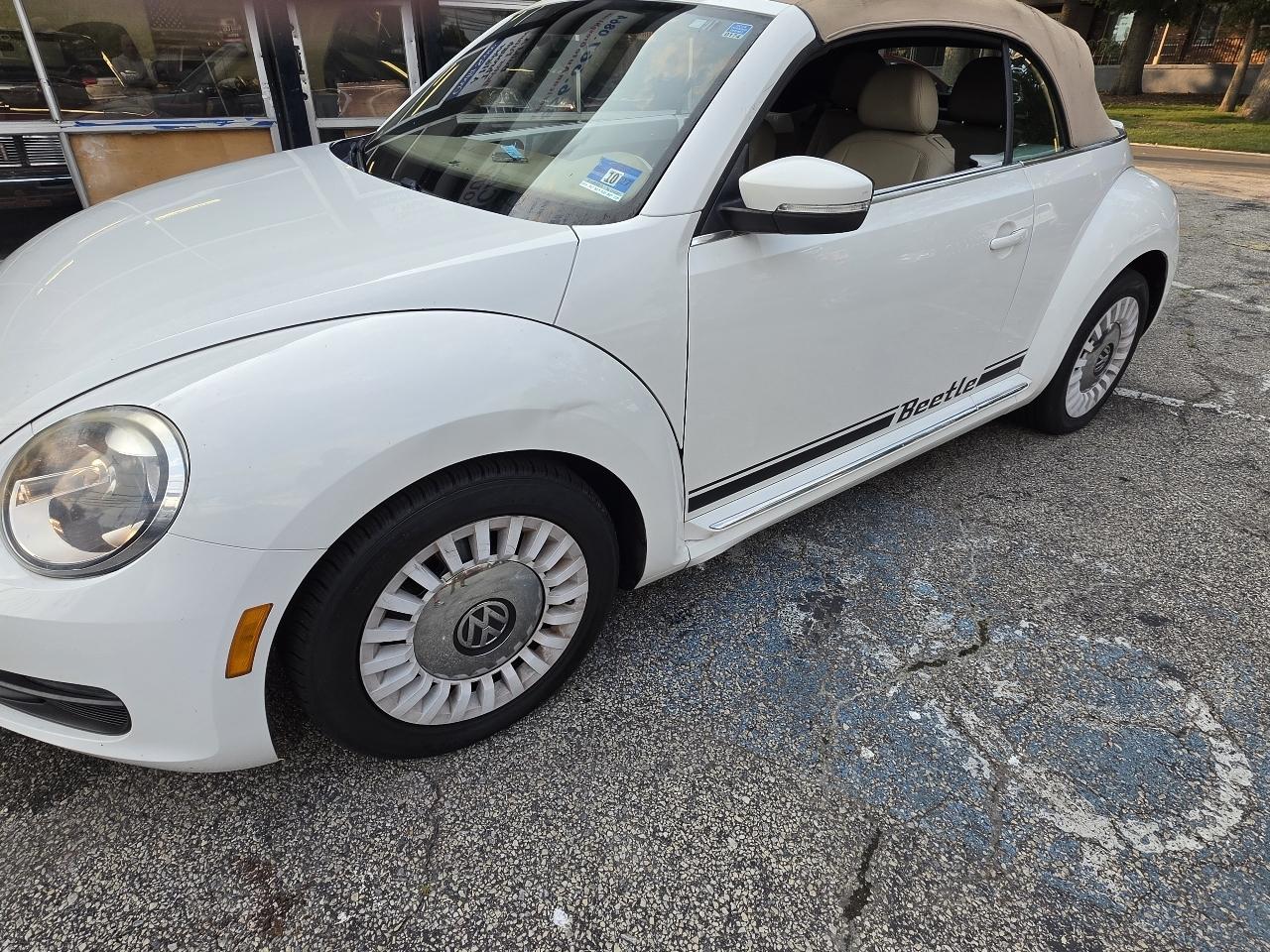 Volkswagen Beetle Convertible 2dr Auto 2.5L PZEV *Ltd Avail* 2014
