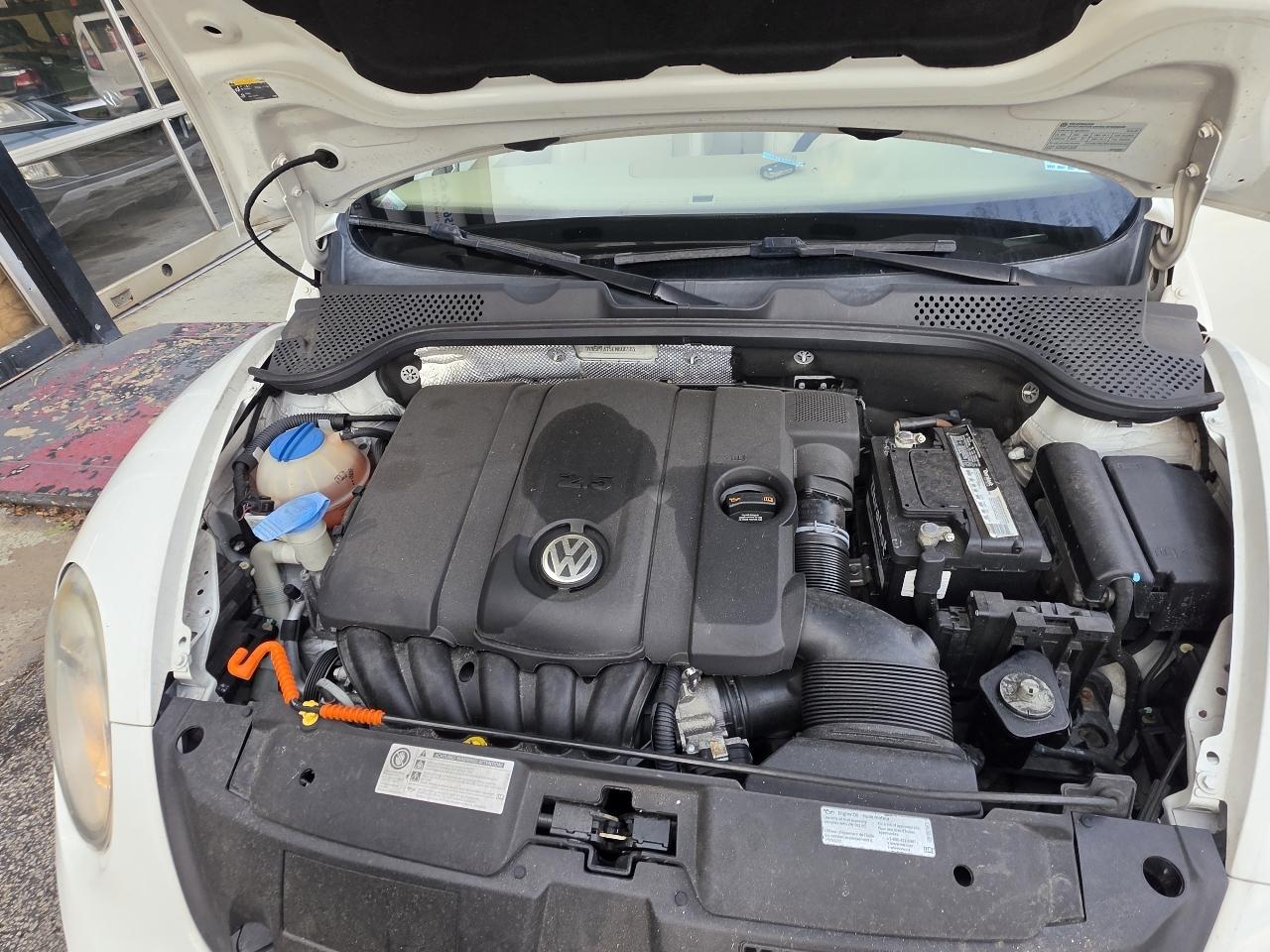 Volkswagen Beetle Convertible 2dr Auto 2.5L PZEV *Ltd Avail* 2014