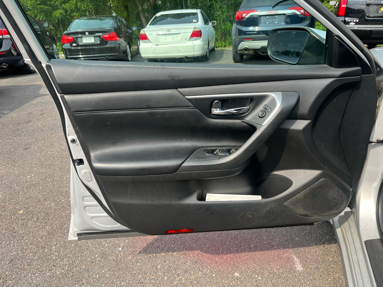Nissan Altima 4dr Sdn I4 2.5 SV 2015