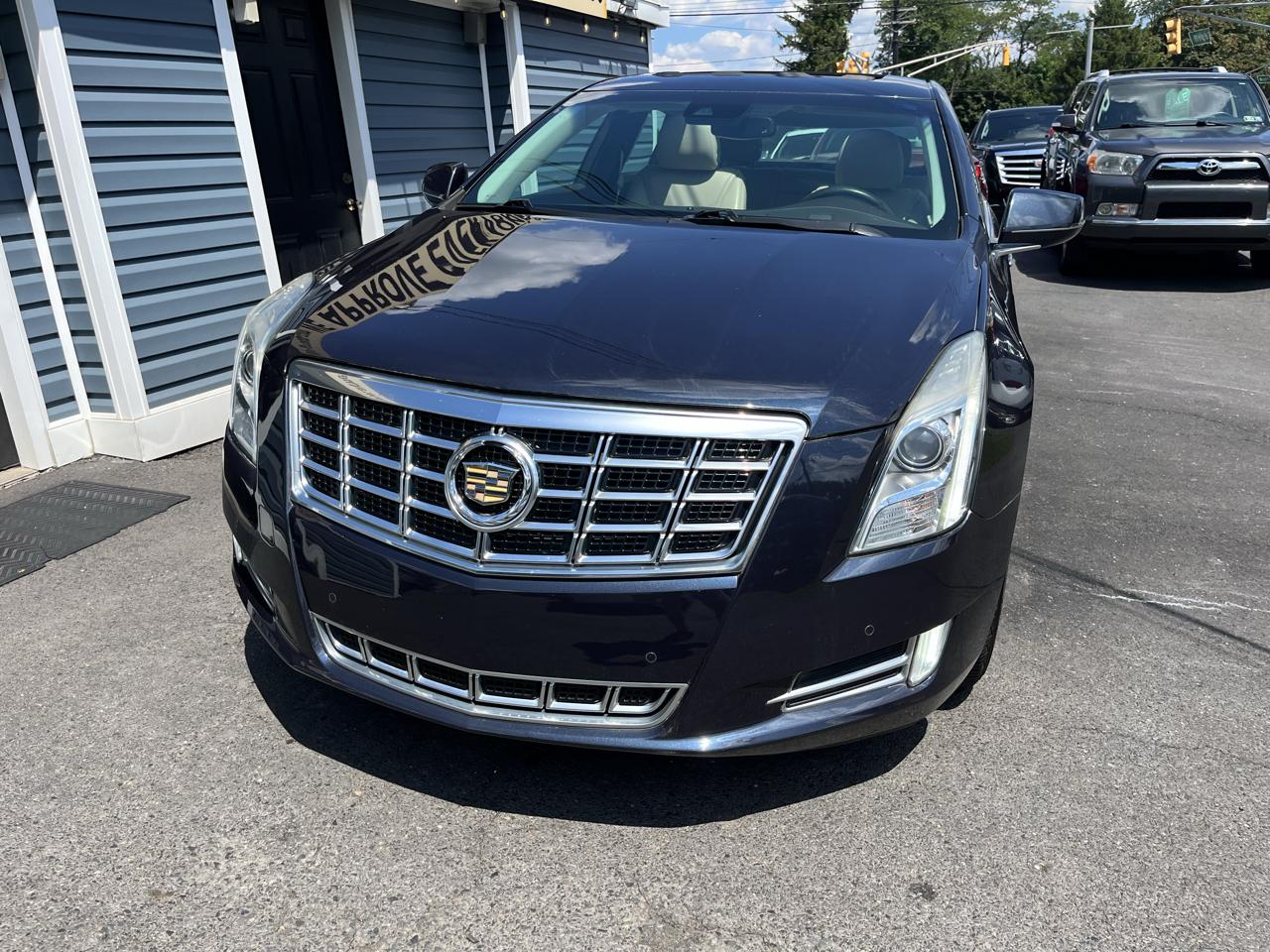 Cadillac XTS 4dr Sdn Luxury FWD 2013