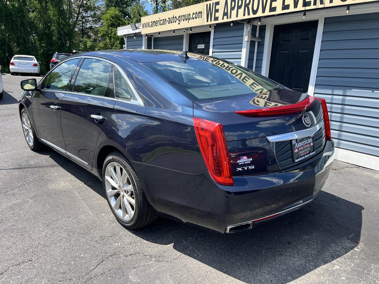 Cadillac XTS 4dr Sdn Luxury FWD 2013