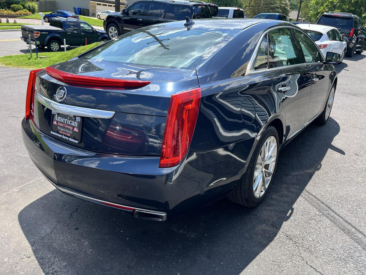 Cadillac XTS 4dr Sdn Luxury FWD 2013