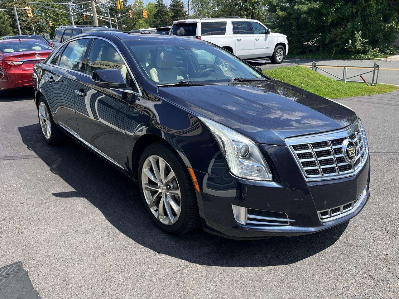 Cadillac XTS 4dr Sdn Luxury FWD 2013
