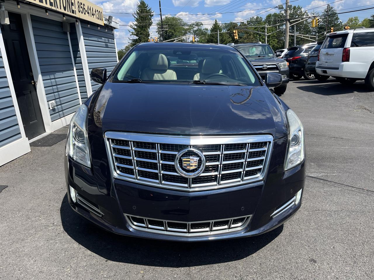 Cadillac XTS 4dr Sdn Luxury FWD 2013