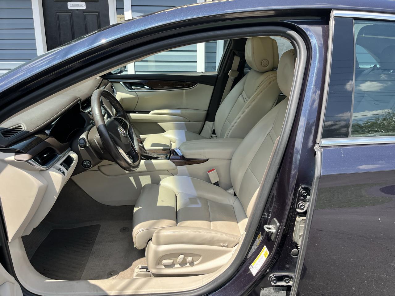 Cadillac XTS 4dr Sdn Luxury FWD 2013