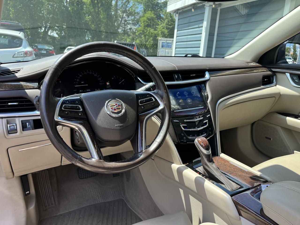 Cadillac XTS 4dr Sdn Luxury FWD 2013