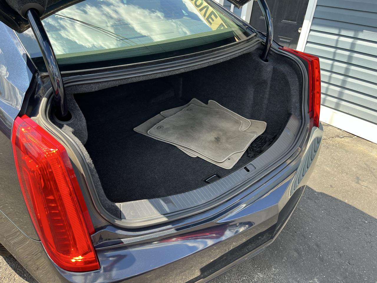 Cadillac XTS 4dr Sdn Luxury FWD 2013
