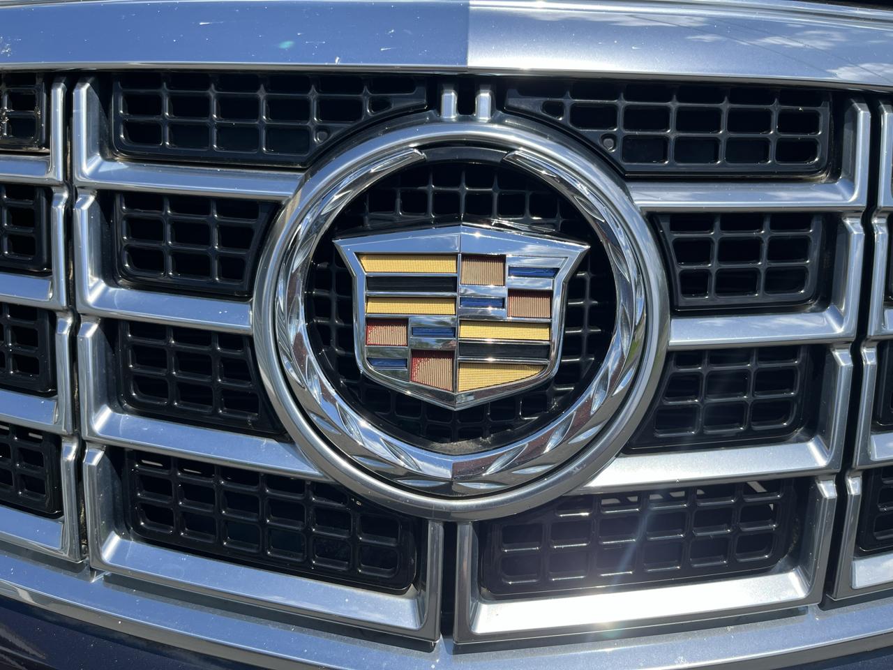 Cadillac XTS 4dr Sdn Luxury FWD 2013