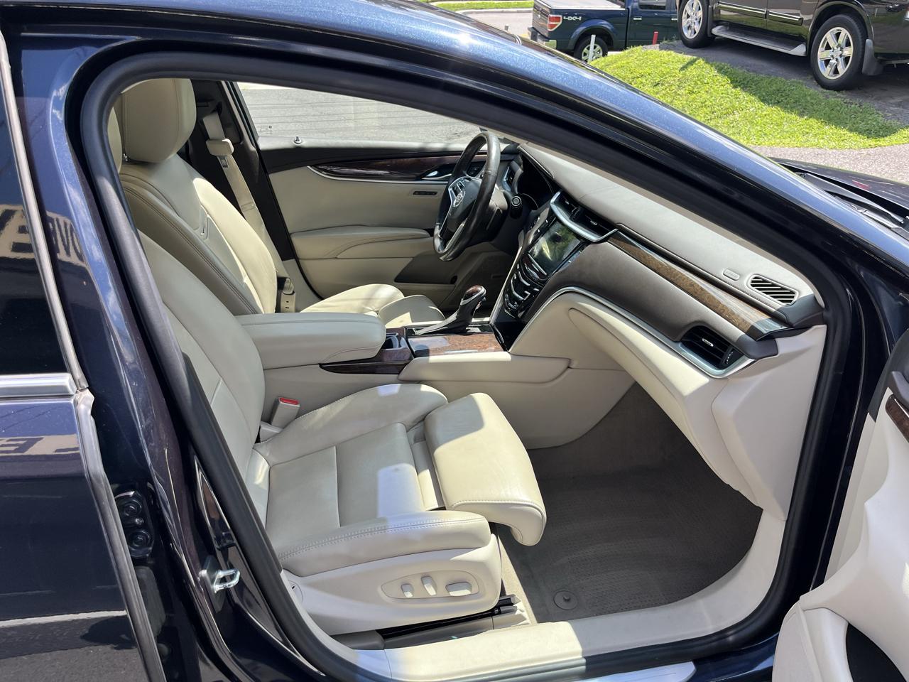 Cadillac XTS 4dr Sdn Luxury FWD 2013