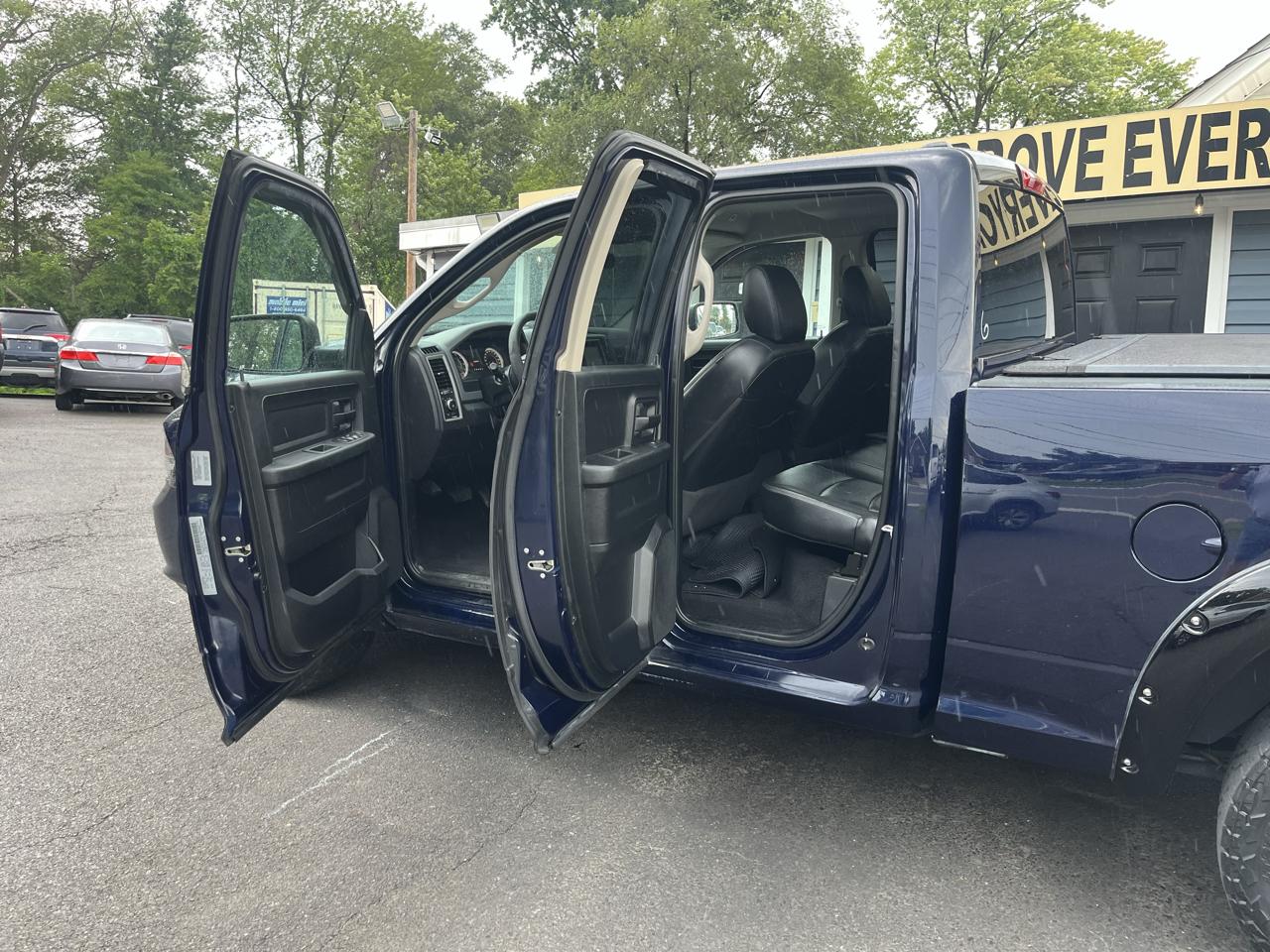 RAM 1500 Express 4x4 Quad Cab 6'4" Box 2017