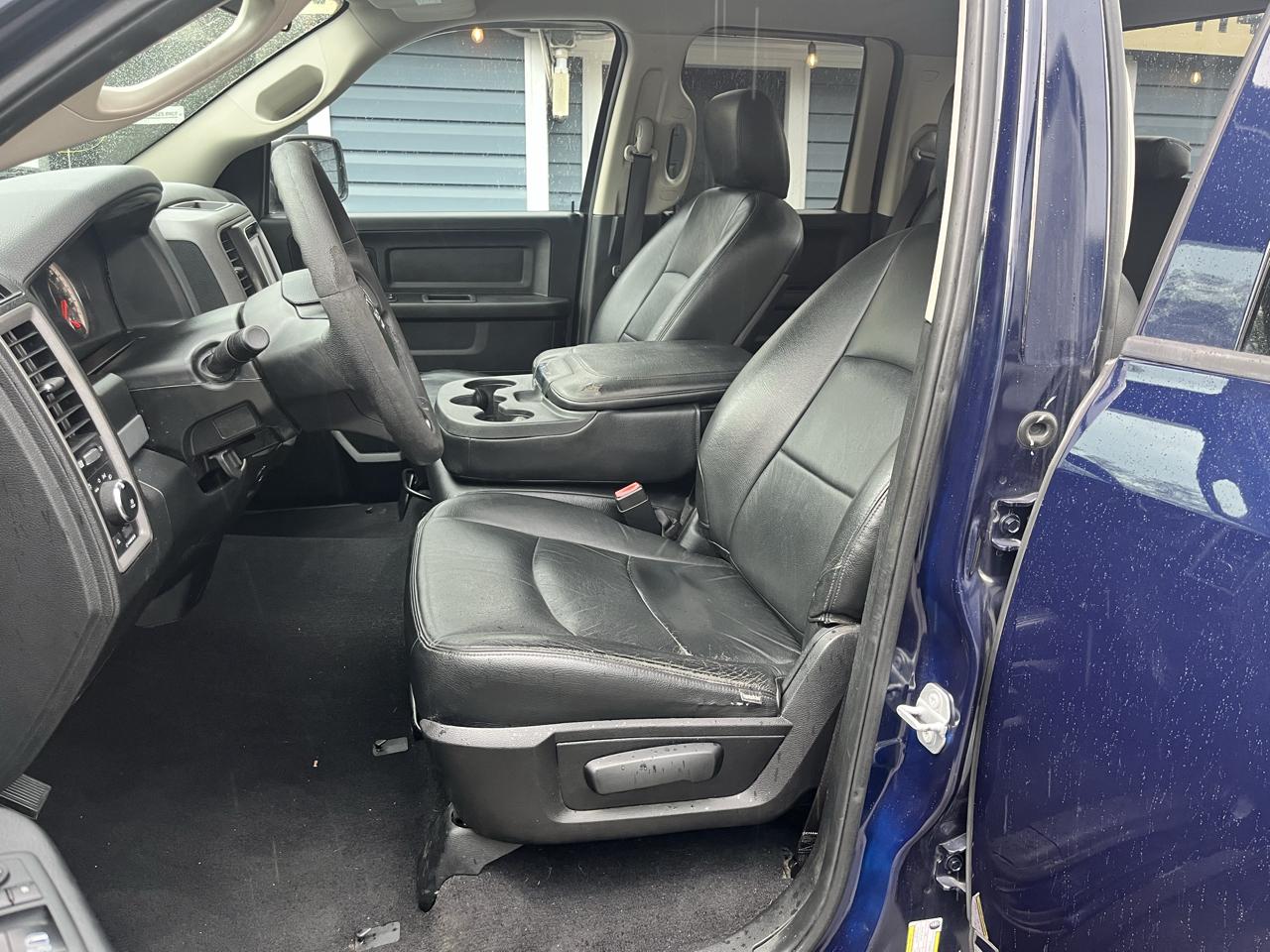 RAM 1500 Express 4x4 Quad Cab 6'4" Box 2017