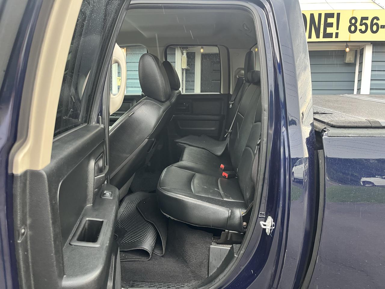 RAM 1500 Express 4x4 Quad Cab 6'4" Box 2017